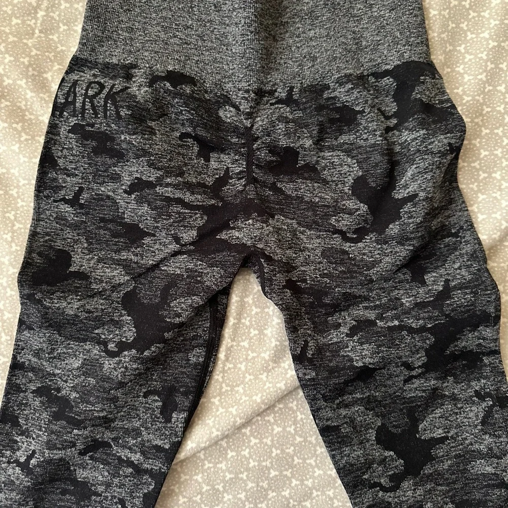 Gymshark Black Camo seamless legging - Picture 4 of 4